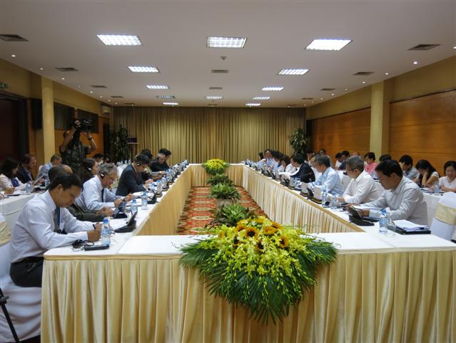 ທ່ານຮອງນາຍົກລັດຖະມົນຕີຫວູດຶກດາມປະຊຸມກັບບັນດານັກອຸປະຖຳ